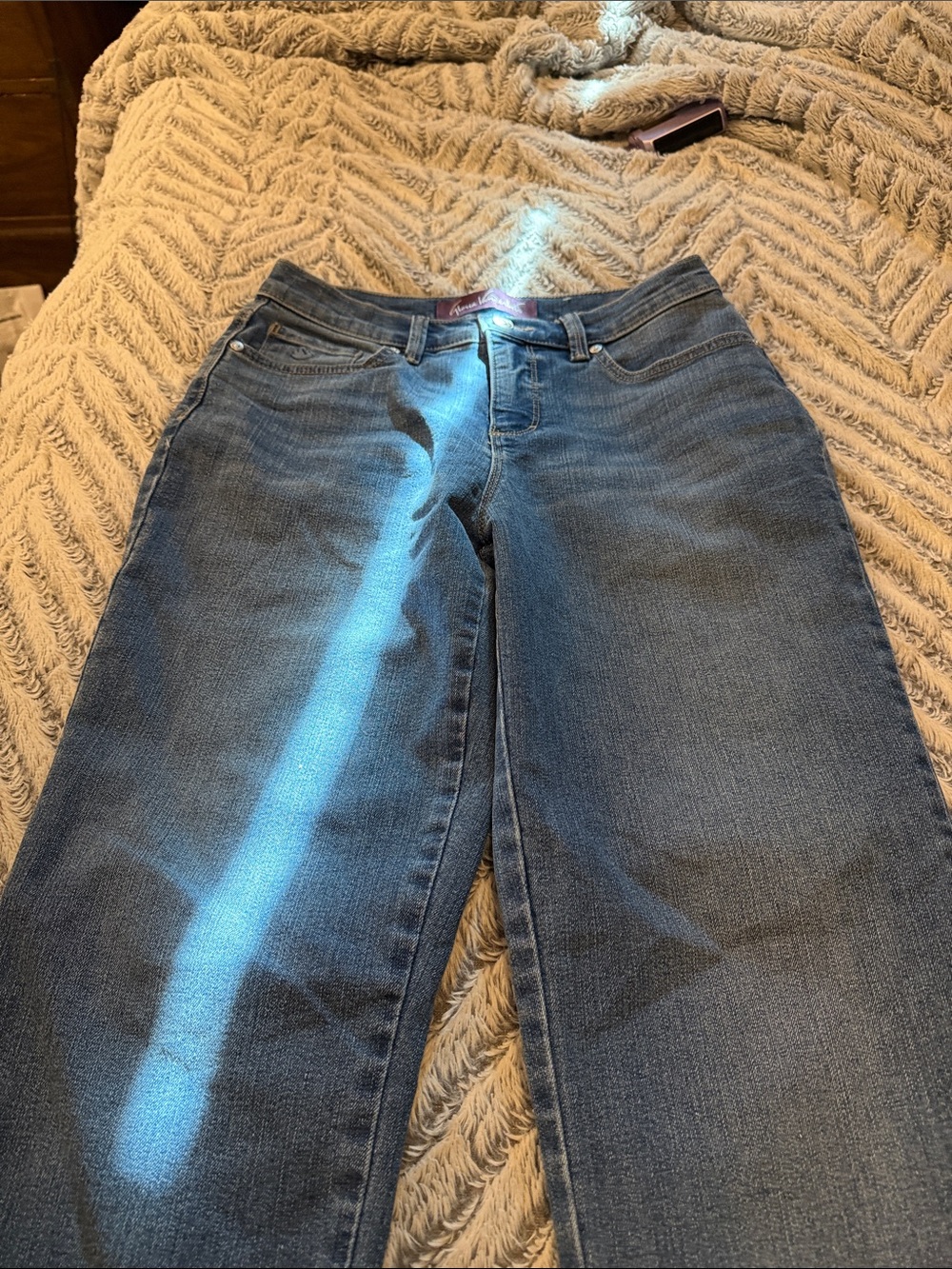 Women's Straight-Leg Jeans in Medium Blue Denim